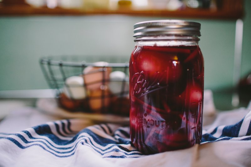 Glas mit eingekochtem Obst