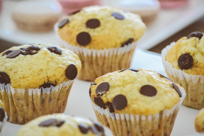 Muffins backen mit der Vorheizfunktion in einer Mikrowelle mit Heißluft Muffins in der Mikrowelle mit Heißluft backen