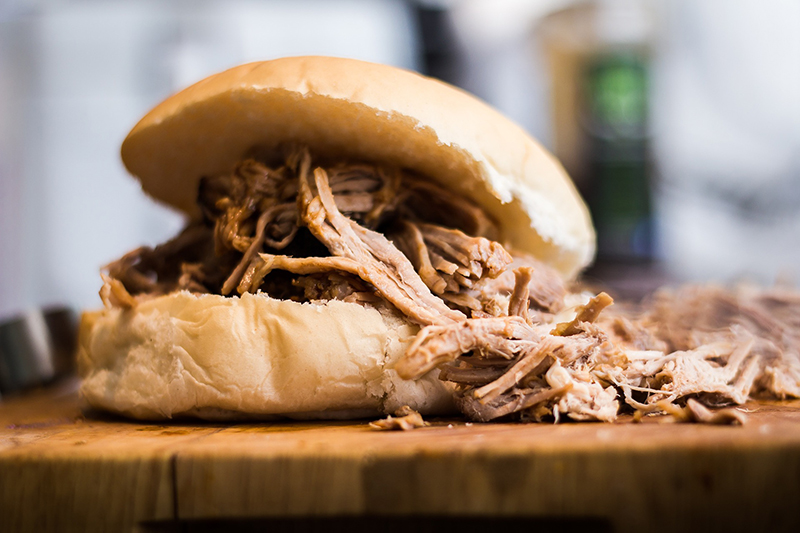 Pulled Pork im Brötchen.