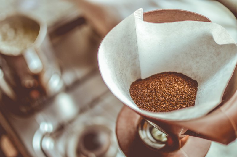 Kaffeefilter mit Kaffeepulver Kaffeepulver