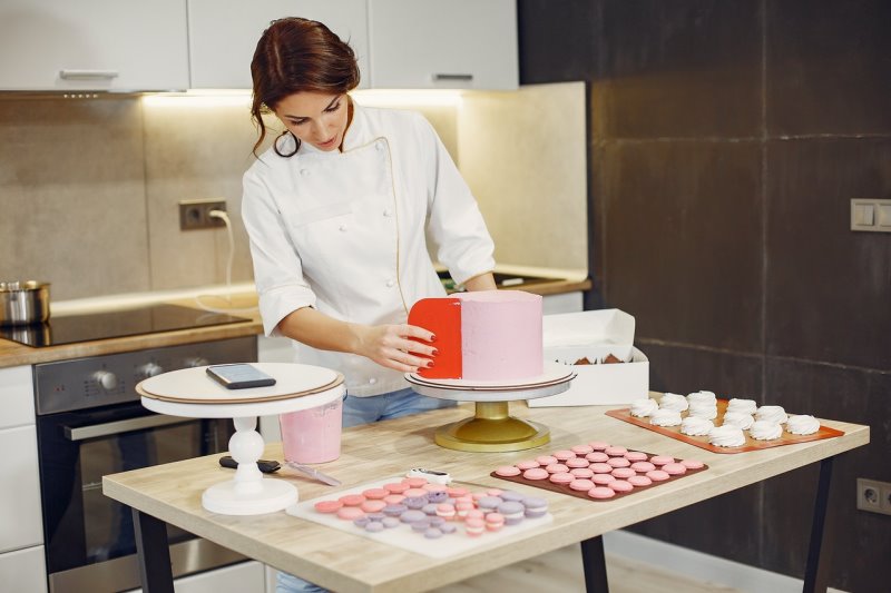 Tortenstaender-als-Hilsmittel-beim-Backen