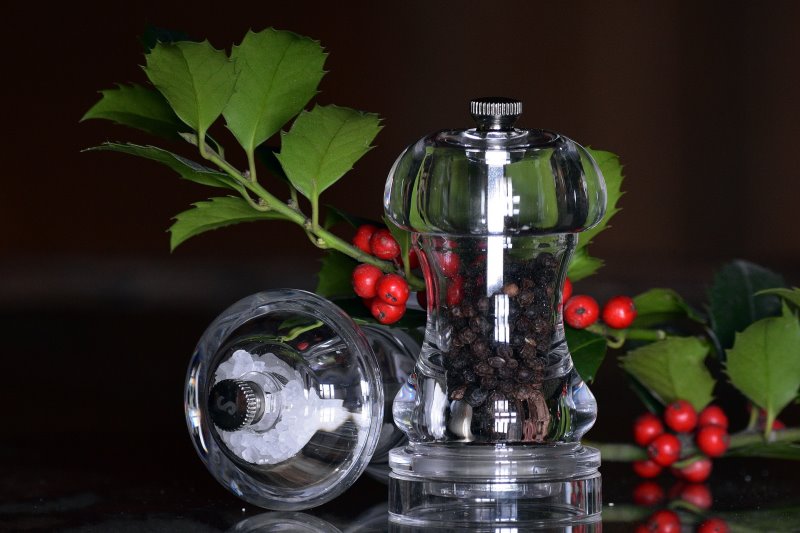 Salz- und Pfeffer-Mühlen aus Glas Salz- und Pfeffermühlen aus Glas