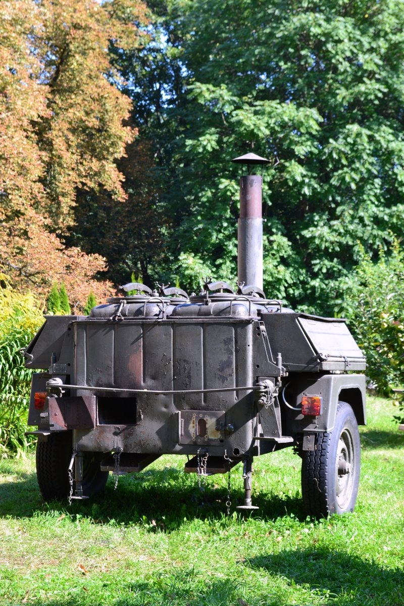 militärische Gulaschkanone in der Feldkueche militaerische Feldkueche